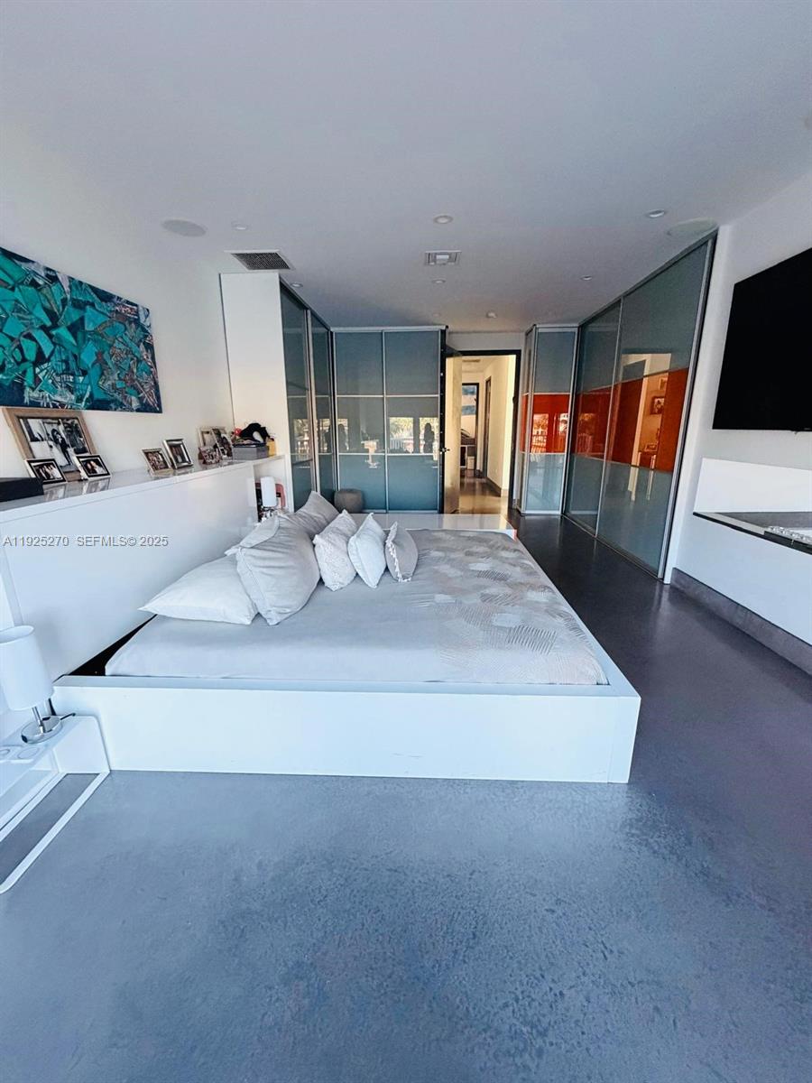 THE COURTYARDS AT THE POIN - Residential Lease