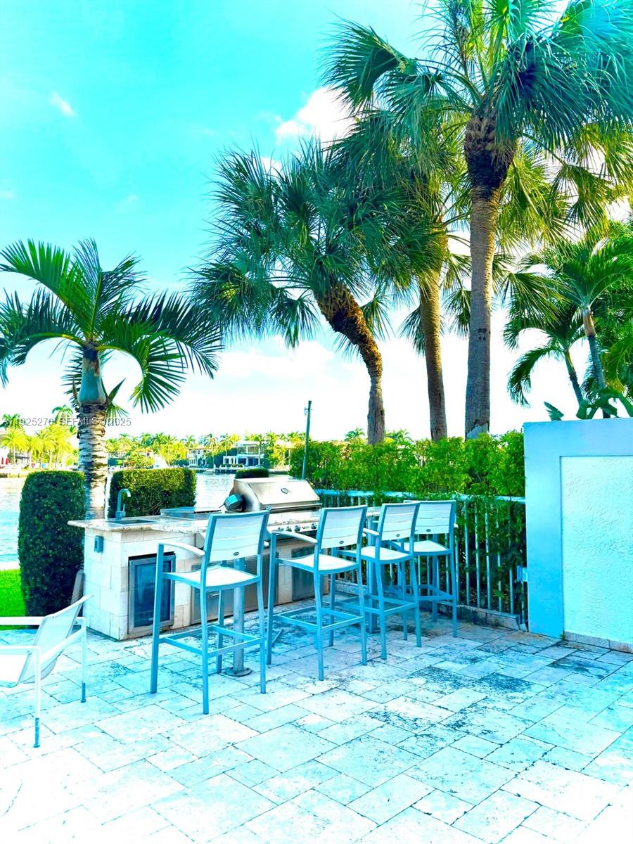 THE COURTYARDS AT THE POIN - Residential Lease