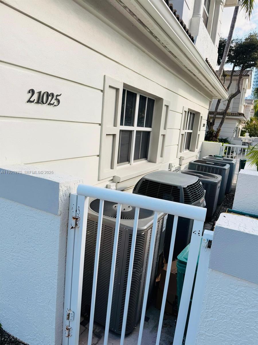 THE COURTYARDS AT THE POIN - Residential Lease