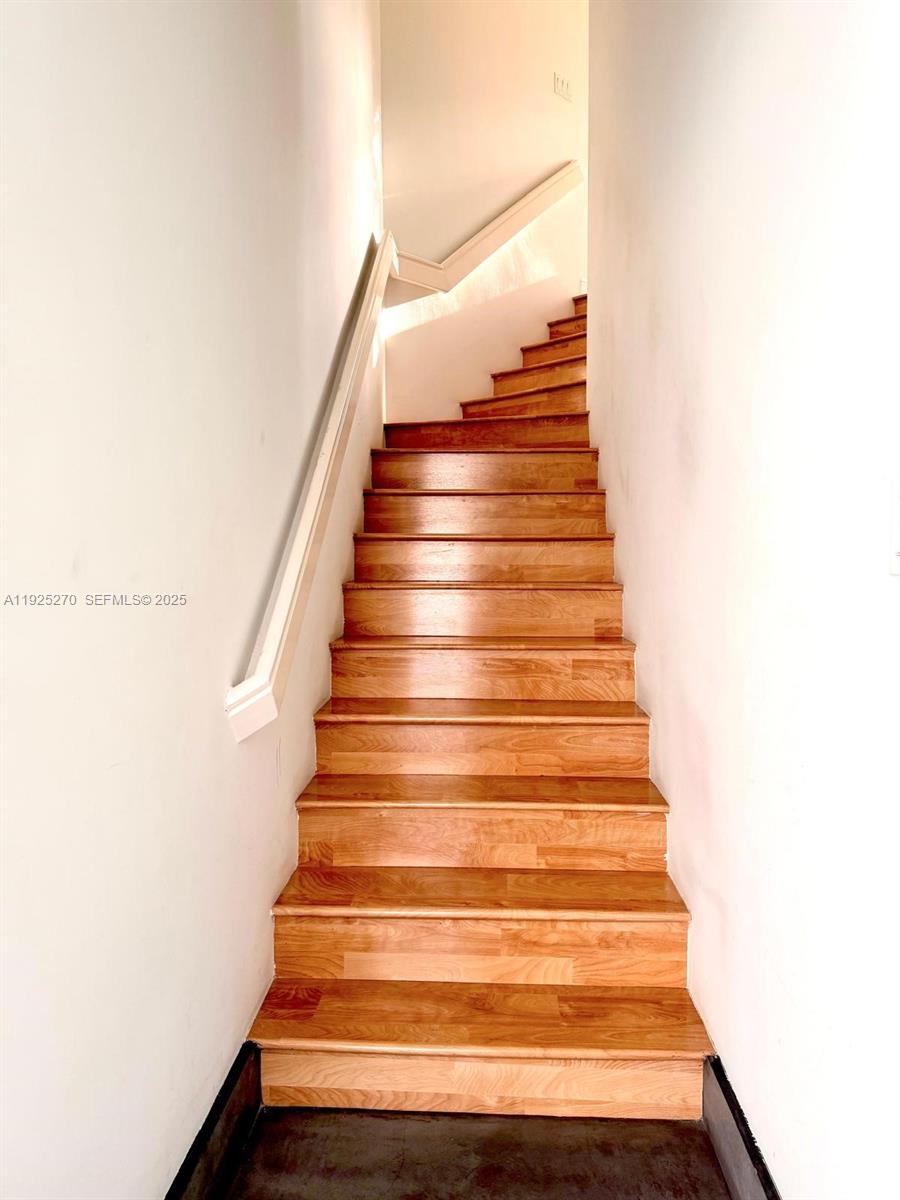 THE COURTYARDS AT THE POIN - Residential Lease