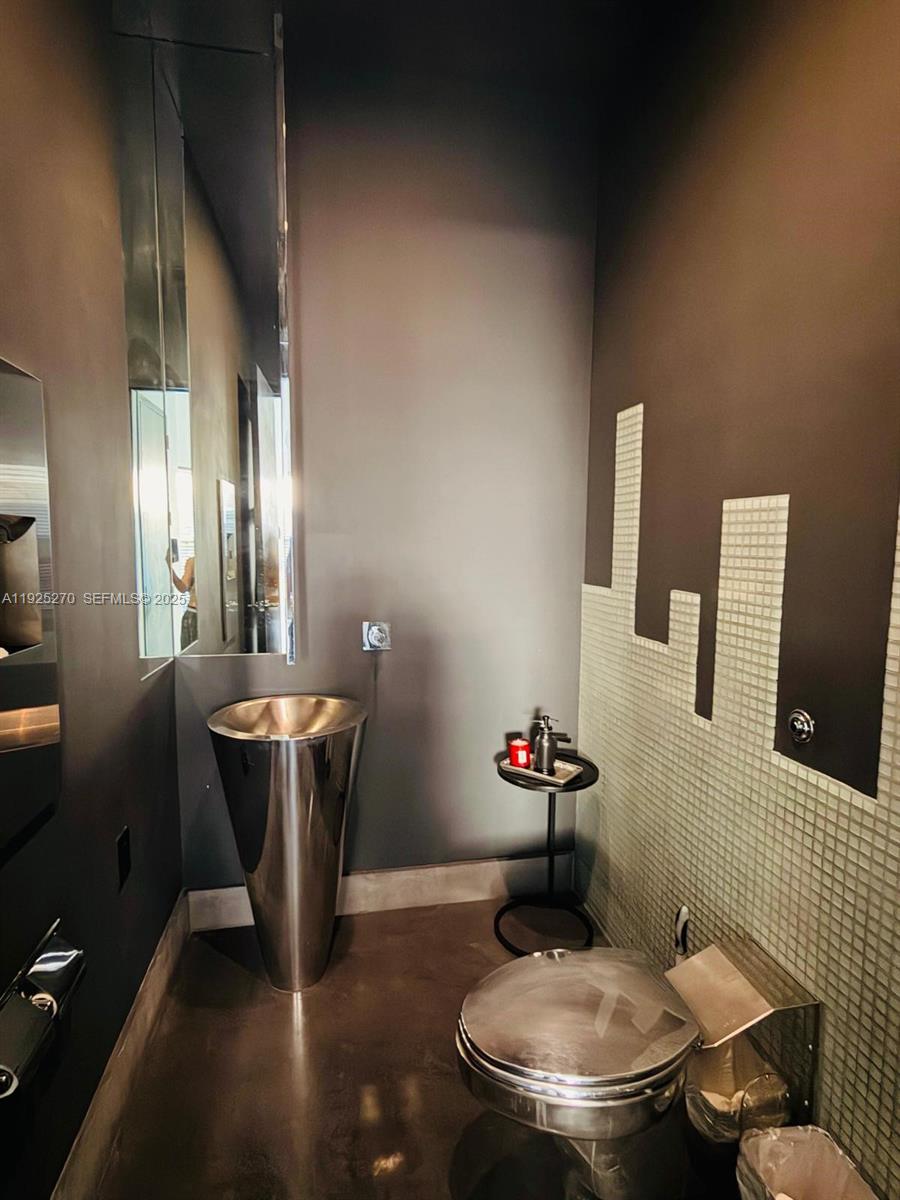 THE COURTYARDS AT THE POIN - Residential Lease