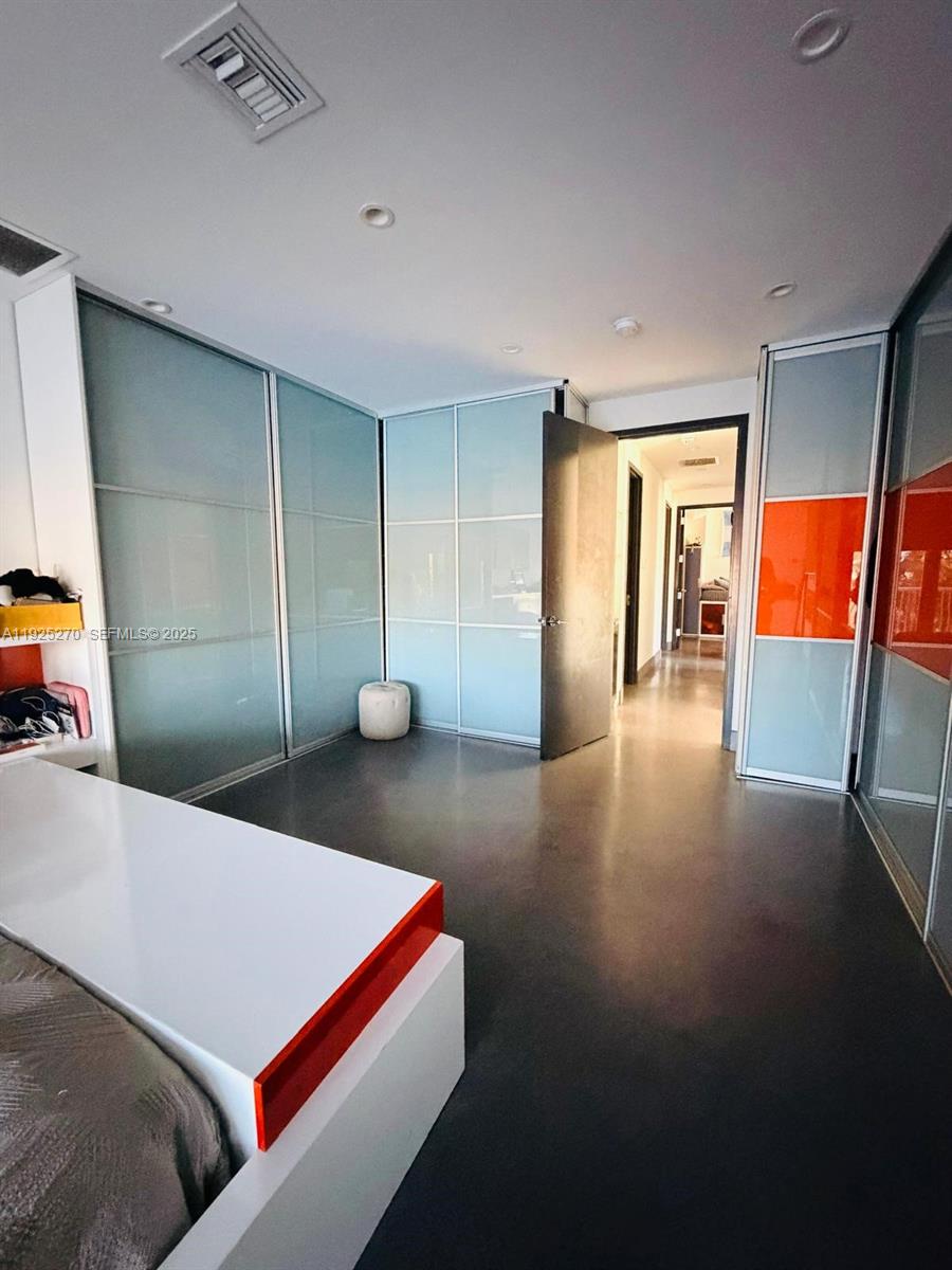 THE COURTYARDS AT THE POIN - Residential Lease