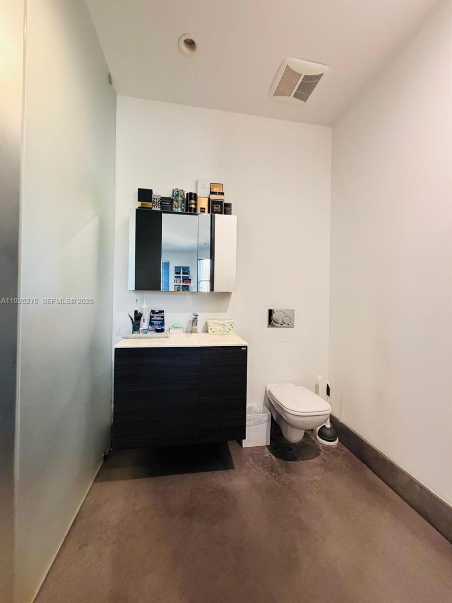 THE COURTYARDS AT THE POIN - Residential Lease