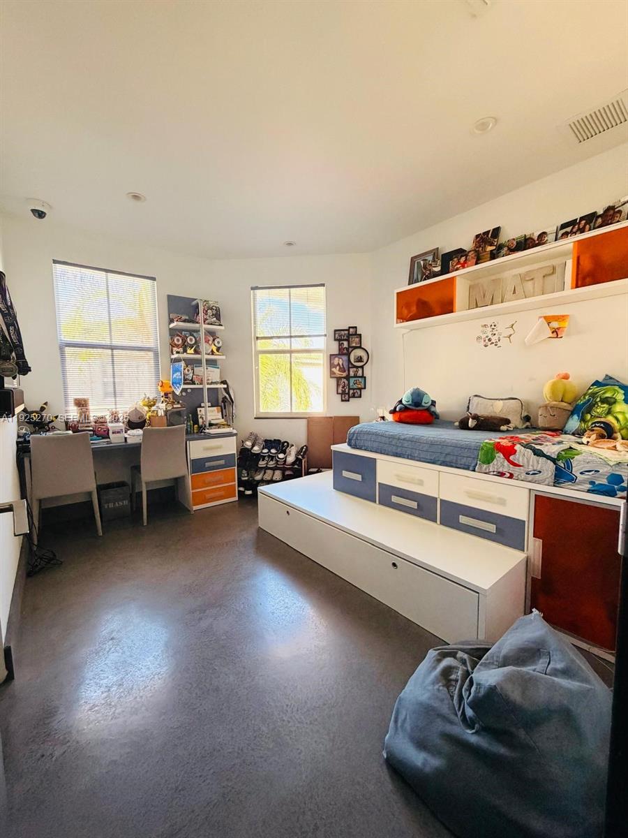 THE COURTYARDS AT THE POIN - Residential Lease