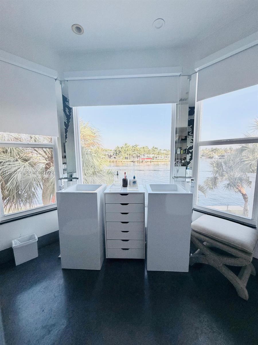 THE COURTYARDS AT THE POIN - Residential Lease