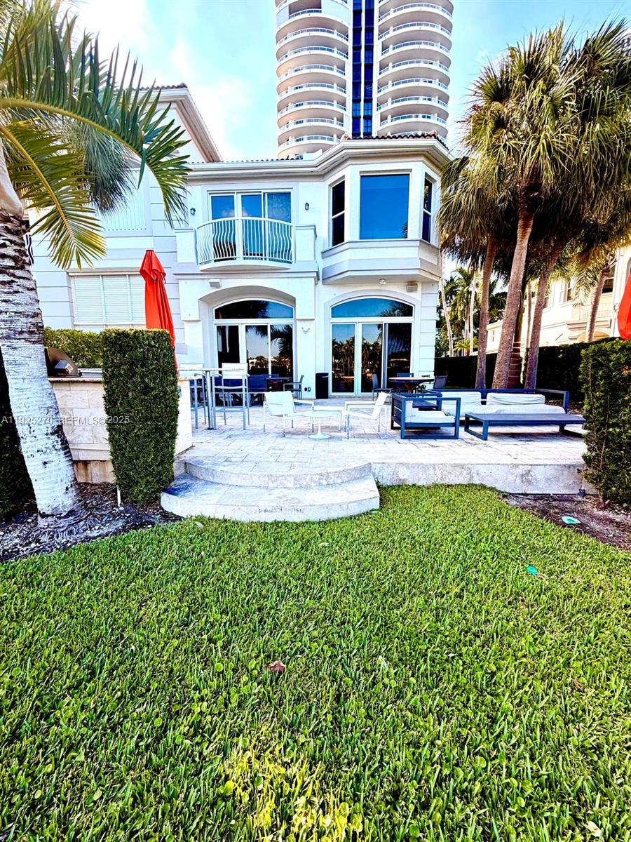 THE COURTYARDS AT THE POIN - Residential Lease