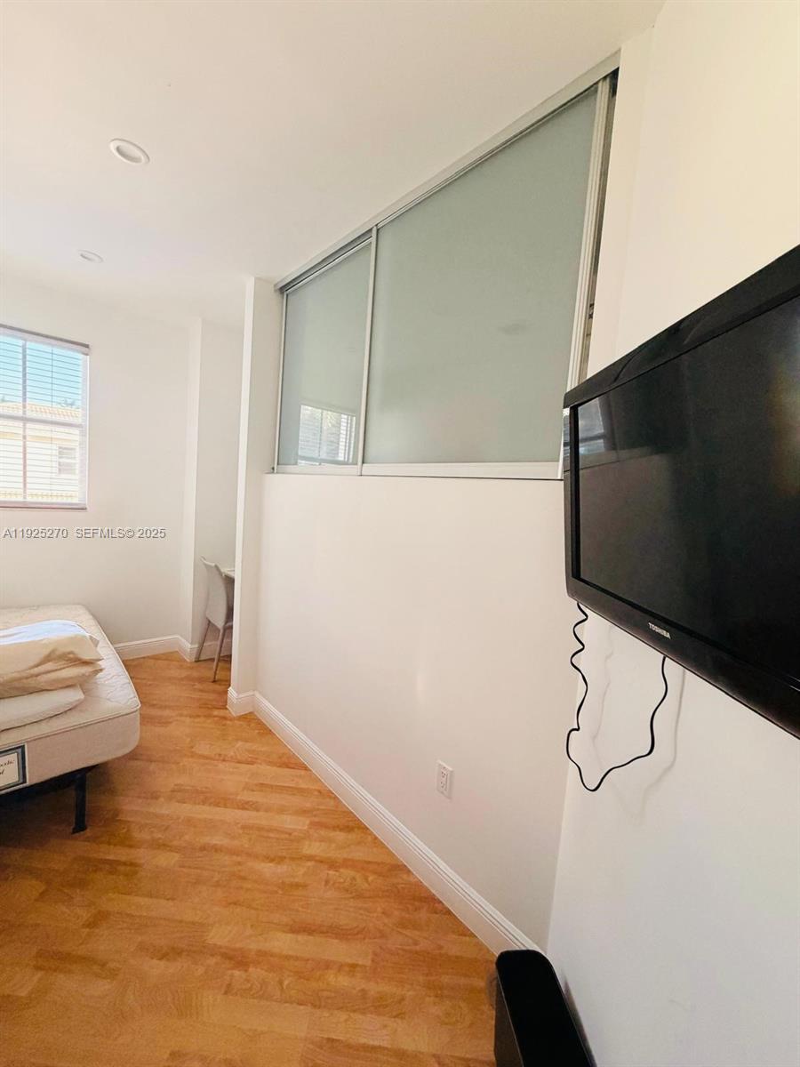 THE COURTYARDS AT THE POIN - Residential Lease