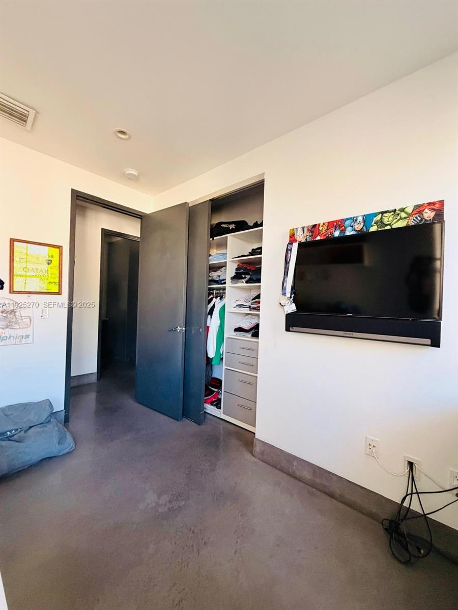 THE COURTYARDS AT THE POIN - Residential Lease