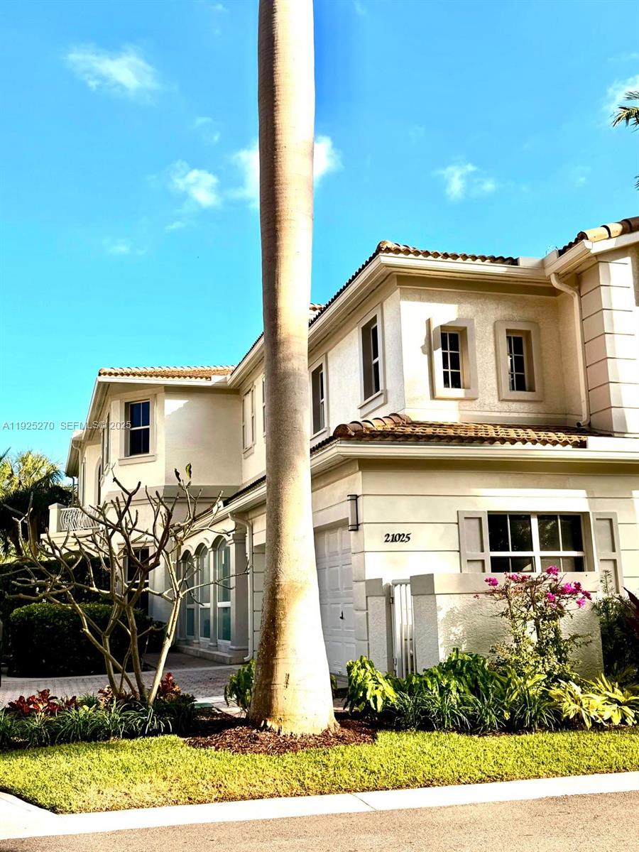 THE COURTYARDS AT THE POIN - Residential Lease