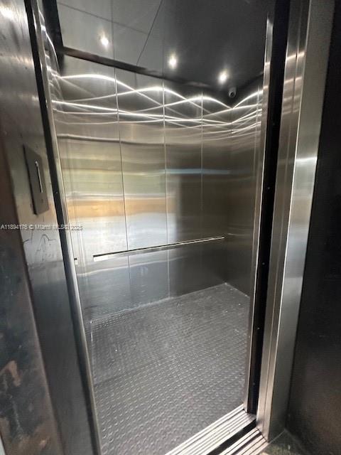 ROYAL PALMS CONDO - Residential Lease