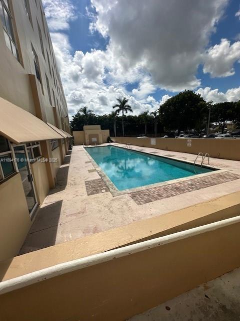 ROYAL PALMS CONDO - Residential Lease
