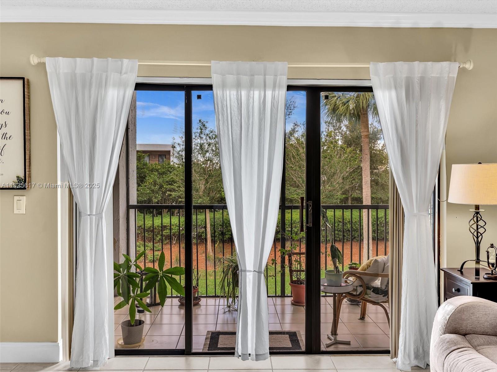 300 Racquet Club Rd 206, Weston, FL, 33326/$325,000 3 300 Racquet Club Rd 206