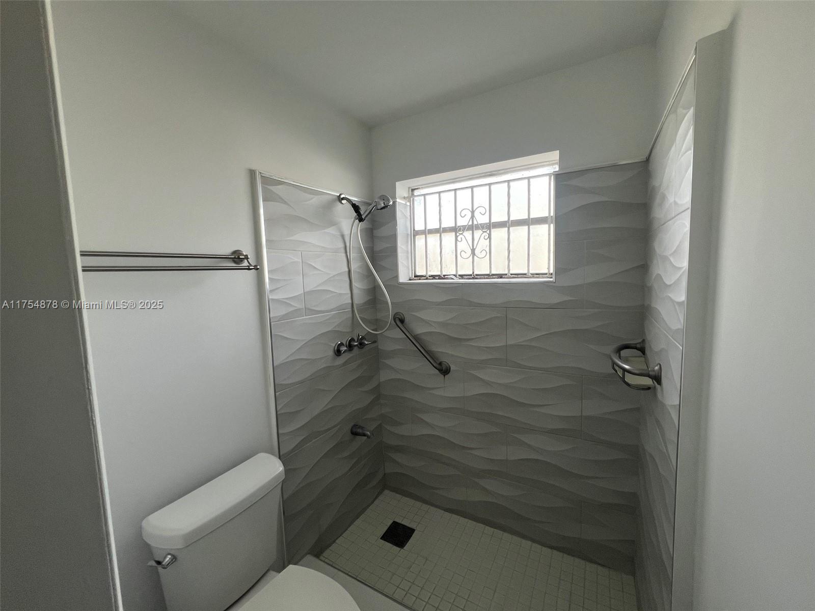 WEST HIALEAH HEIGHTS - Residential Lease