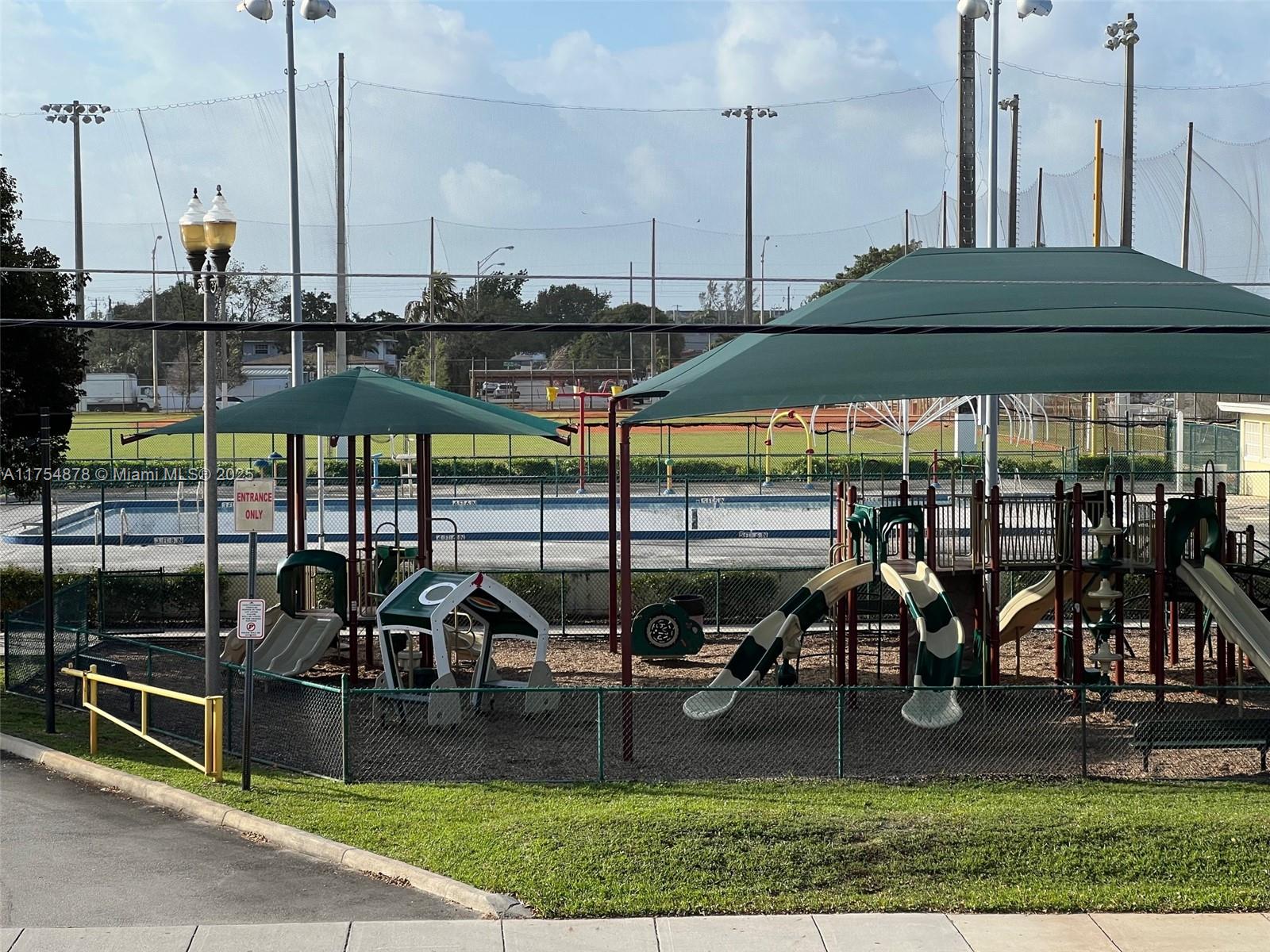 WEST HIALEAH HEIGHTS - Residential Lease