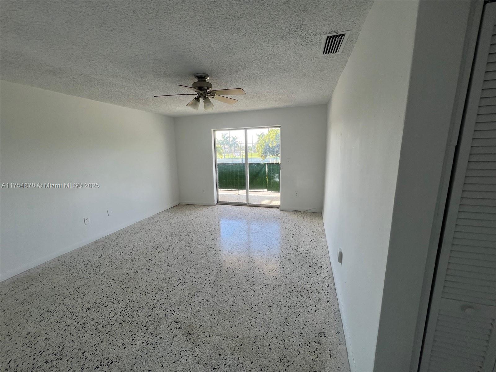 WEST HIALEAH HEIGHTS - Residential Lease