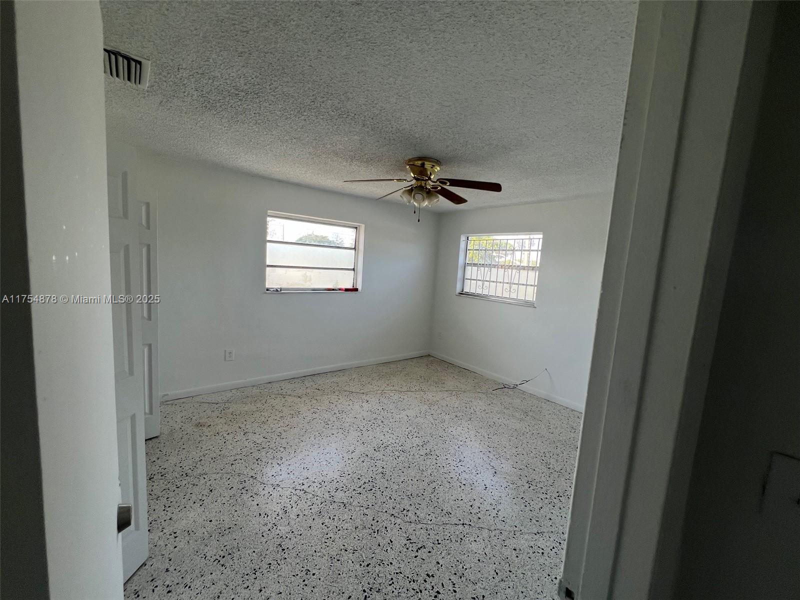 WEST HIALEAH HEIGHTS - Residential Lease