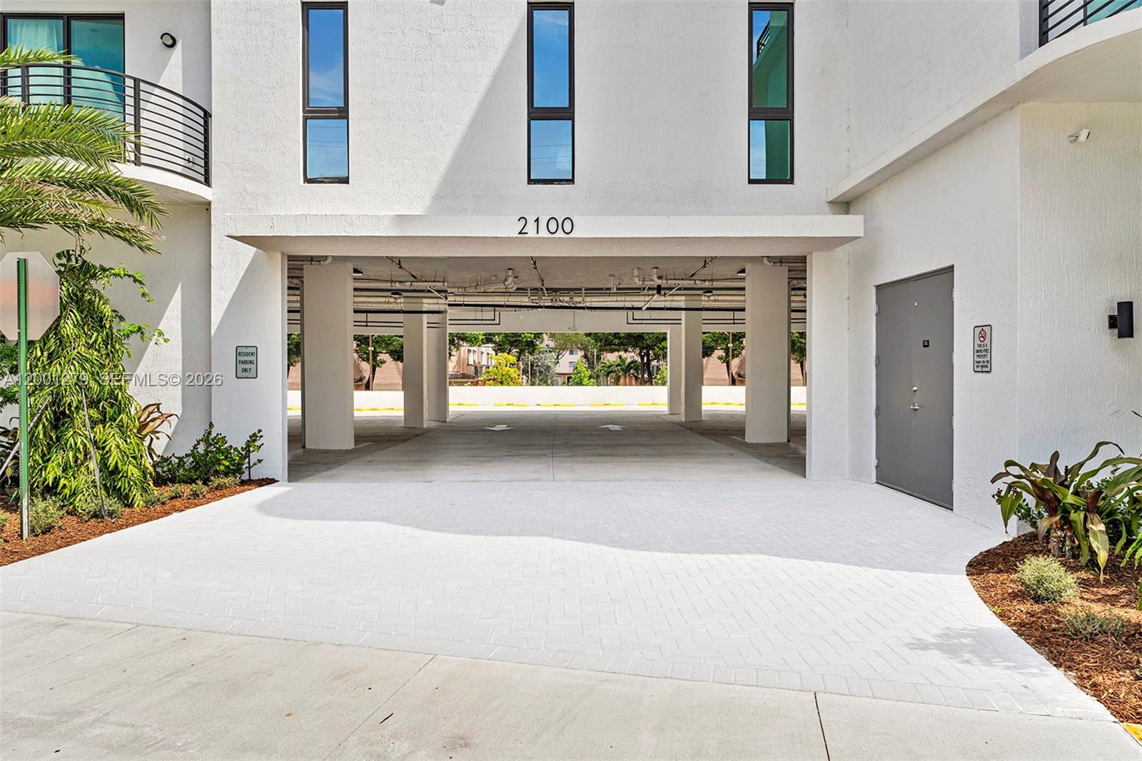 Everglade Land Sales Co - Residential Lease