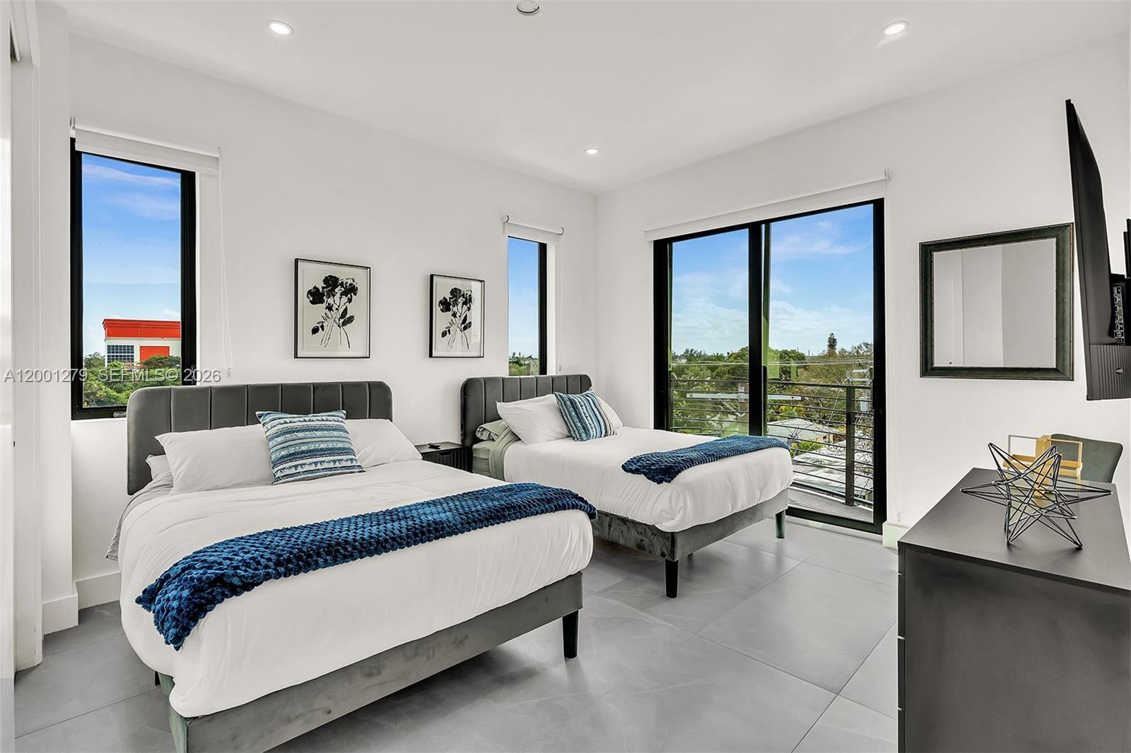 Everglade Land Sales Co - Residential Lease