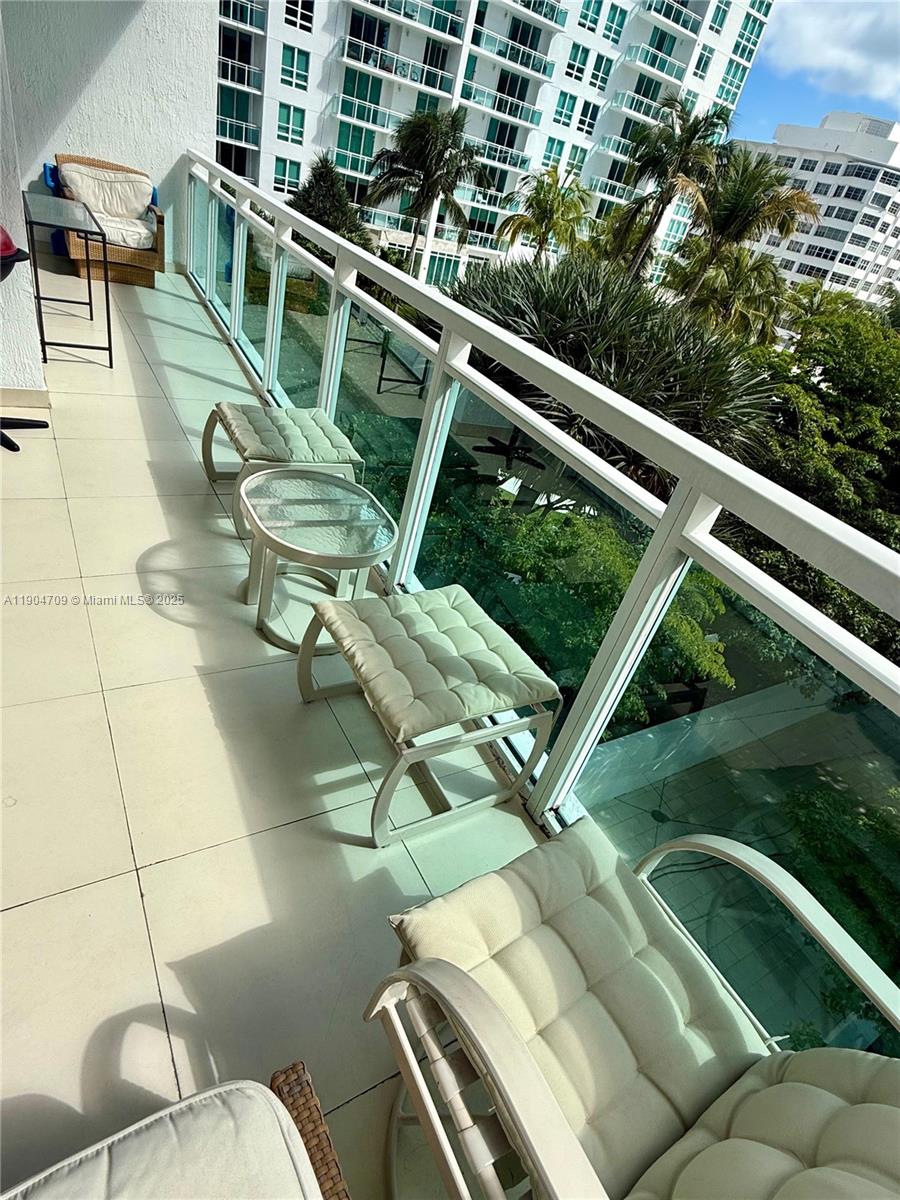 THE PLAZA 901 BRICKELL CO - Residential