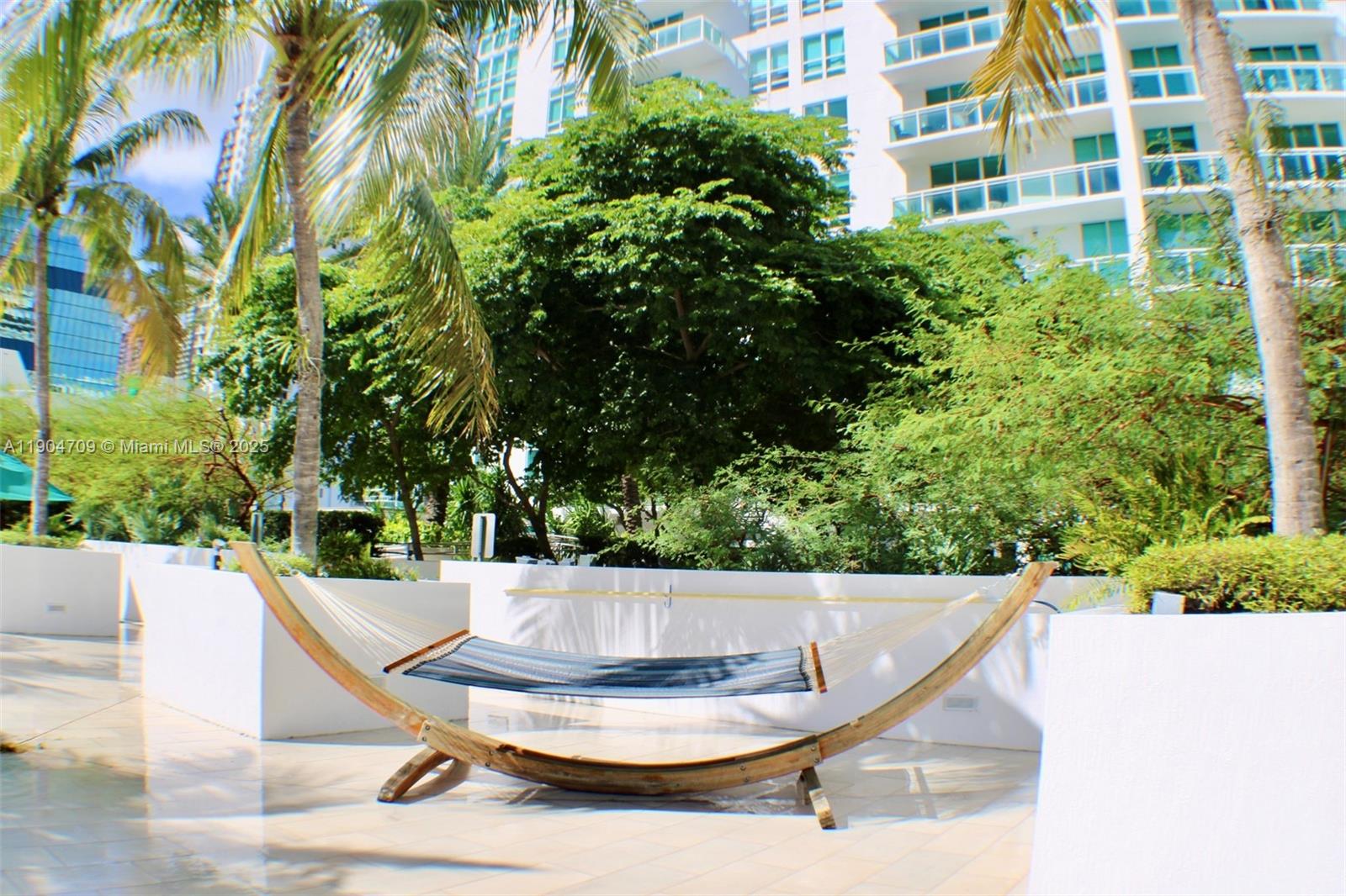 THE PLAZA 901 BRICKELL CO - Residential