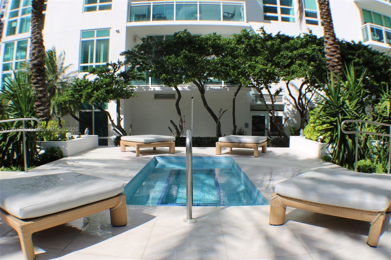 THE PLAZA 901 BRICKELL CO - Residential