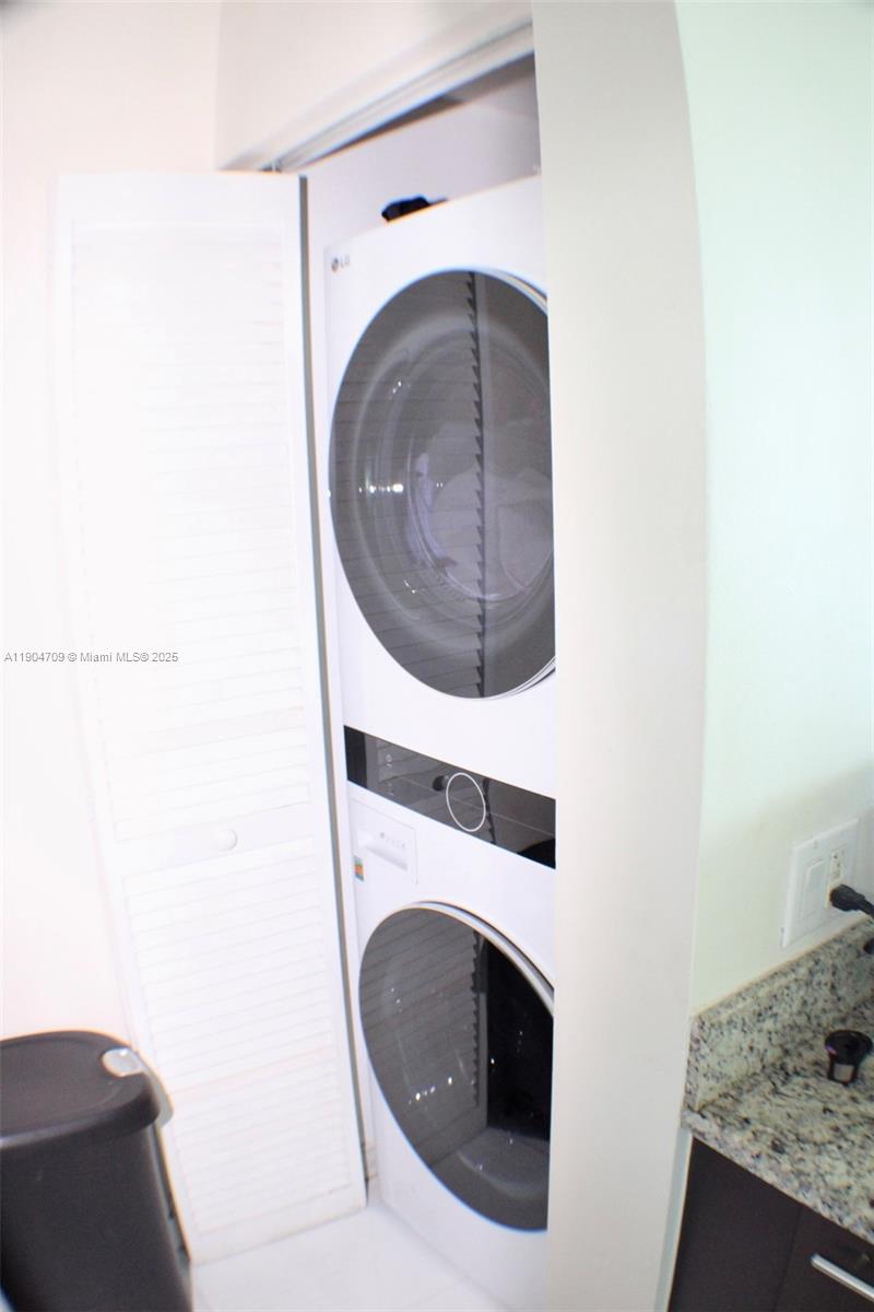 THE PLAZA 901 BRICKELL CO - Residential