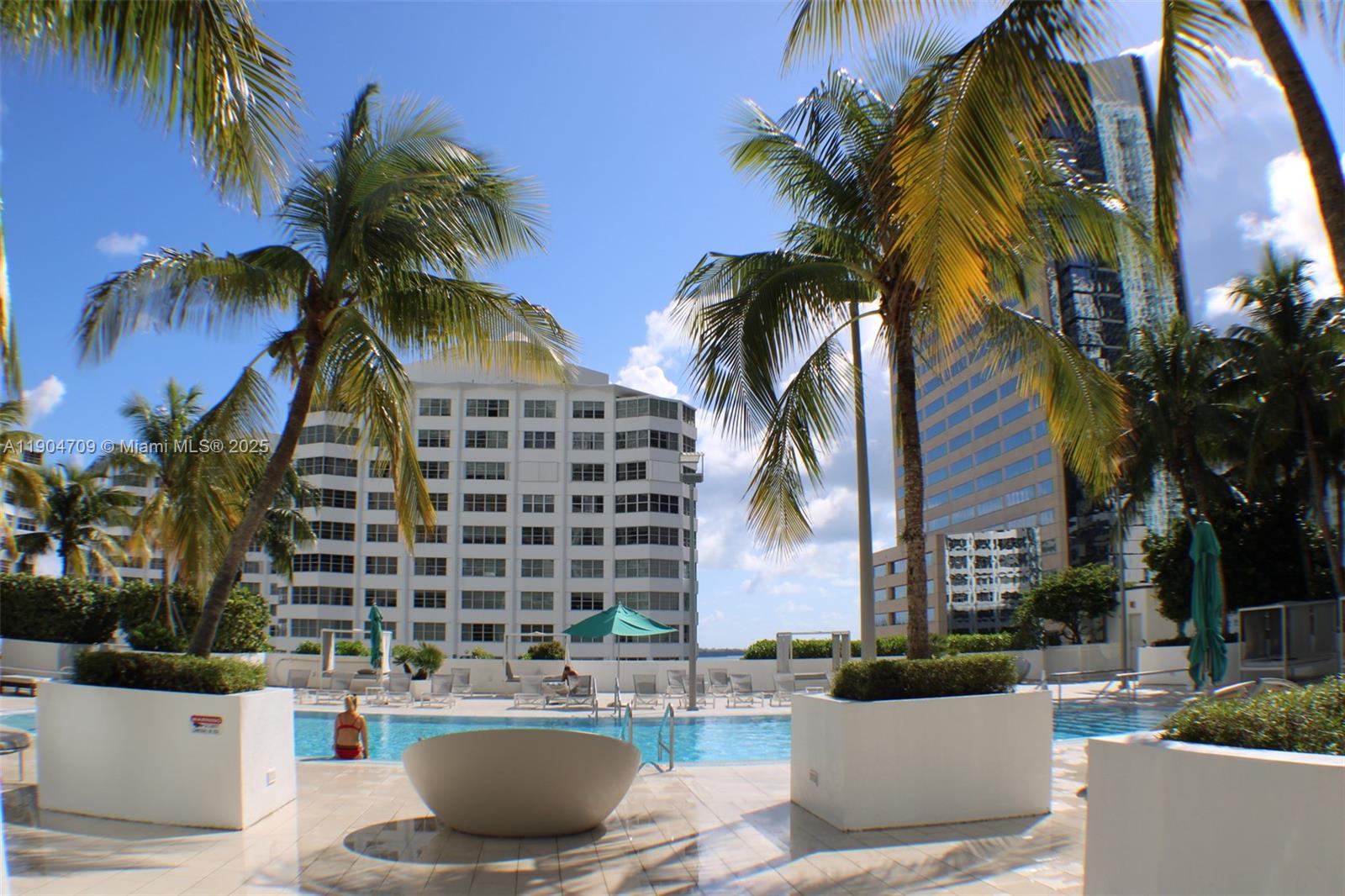 THE PLAZA 901 BRICKELL CO - Residential