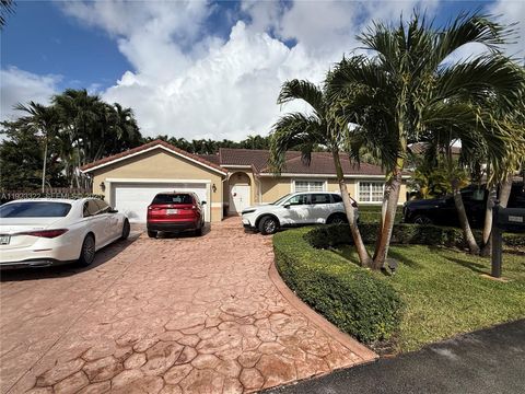 Photo of 15621 SW 45th Ter, Miami, FL 33185 (MLS # A11923322)