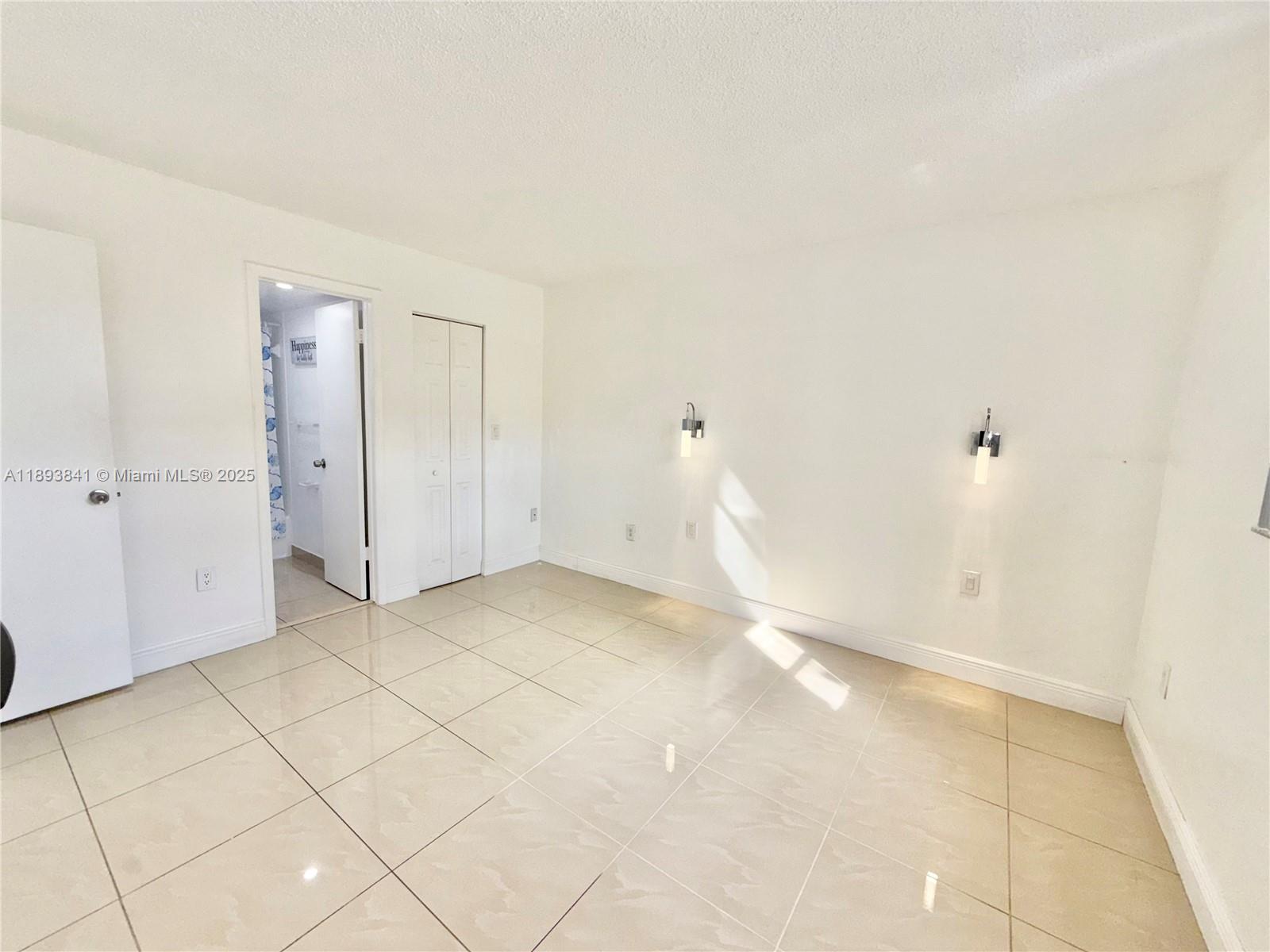 FONTAINEBLEAU GARDENS CON - Residential Lease