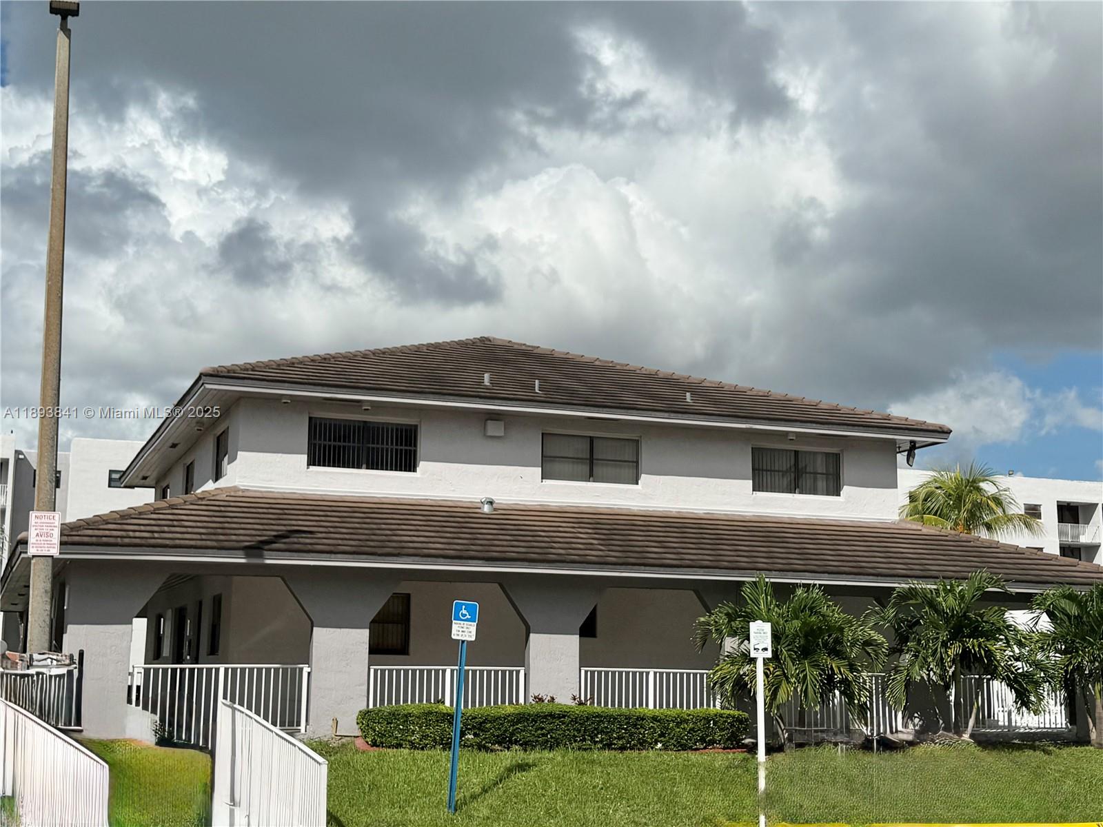 FONTAINEBLEAU GARDENS CON - Residential Lease