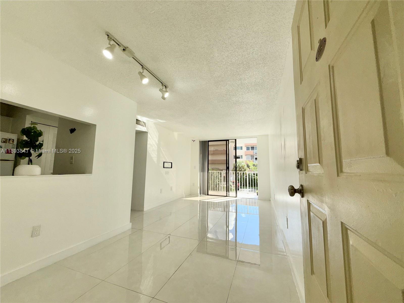 FONTAINEBLEAU GARDENS CON - Residential Lease
