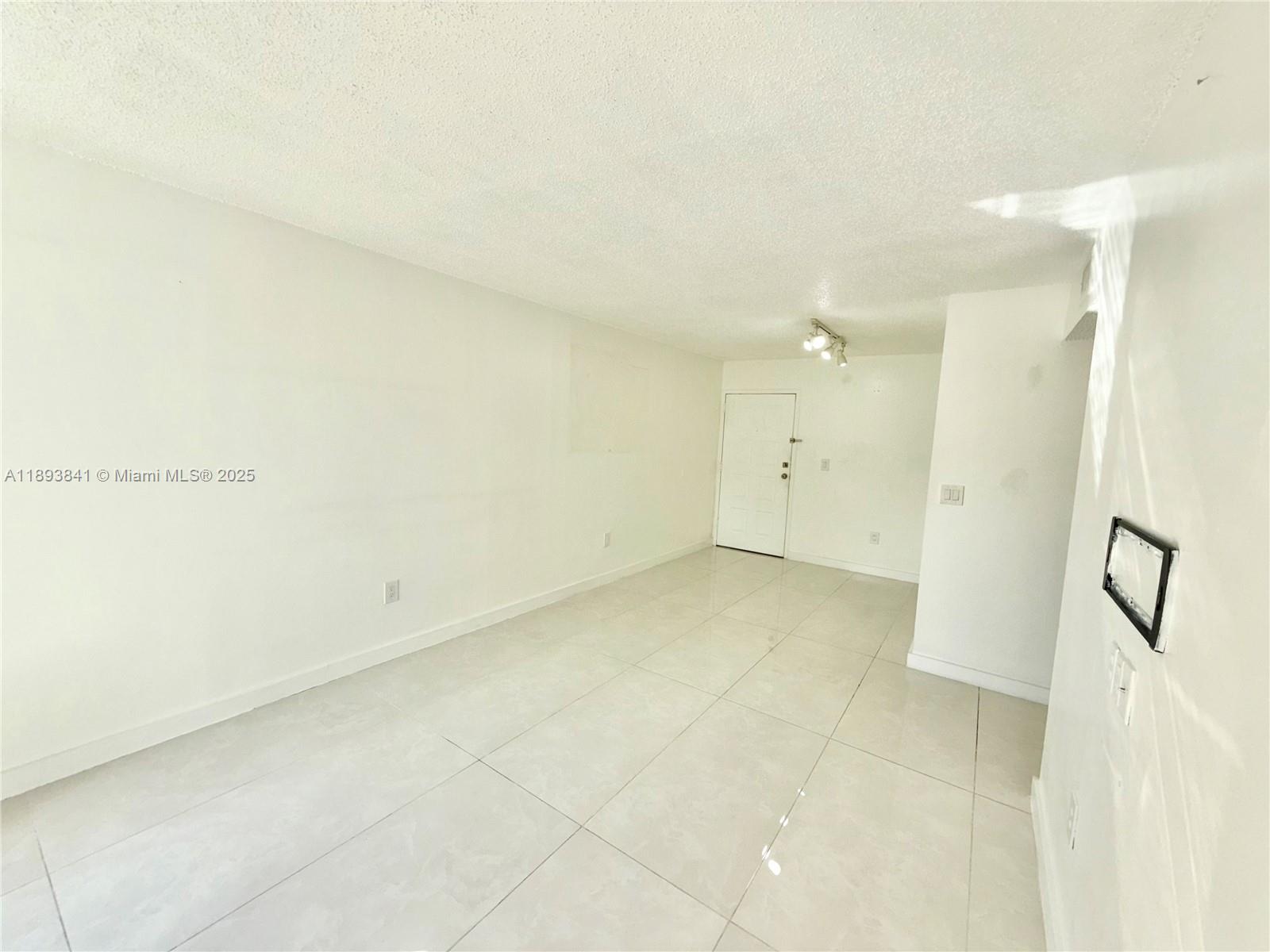 FONTAINEBLEAU GARDENS CON - Residential Lease