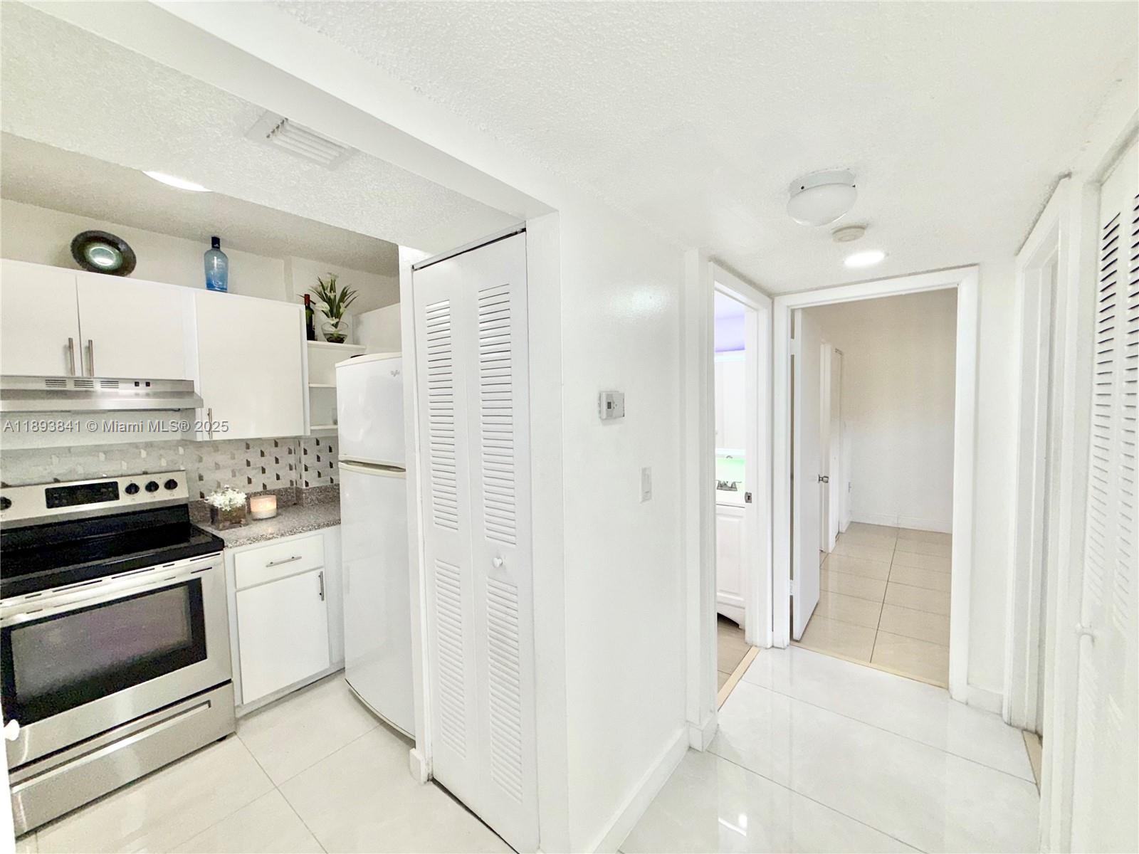 FONTAINEBLEAU GARDENS CON - Residential Lease