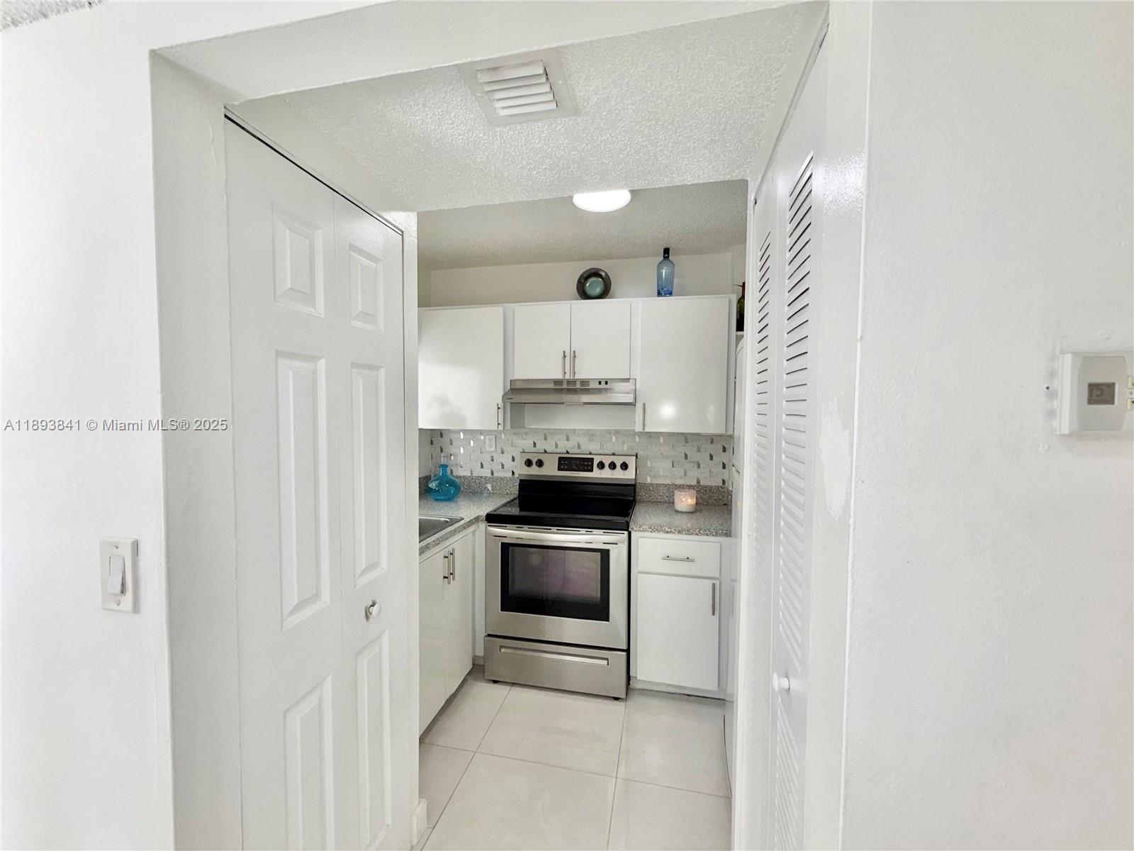 FONTAINEBLEAU GARDENS CON - Residential Lease