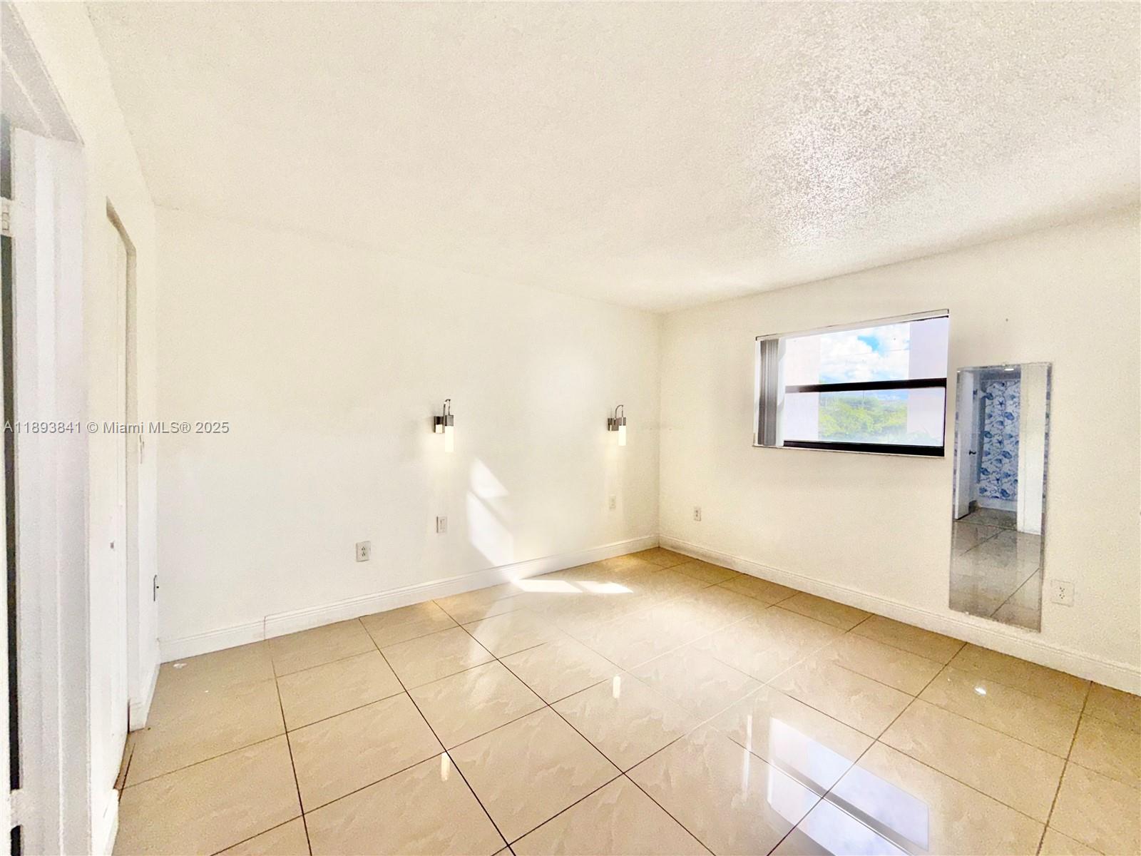 FONTAINEBLEAU GARDENS CON - Residential Lease