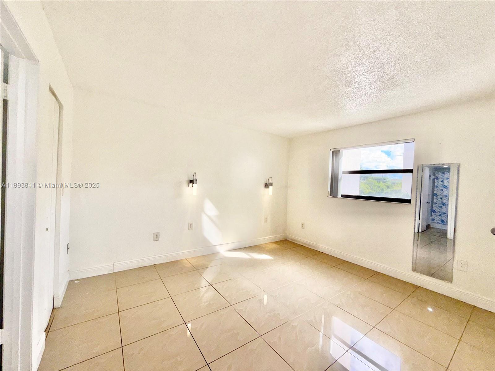 FONTAINEBLEAU GARDENS CON - Residential Lease