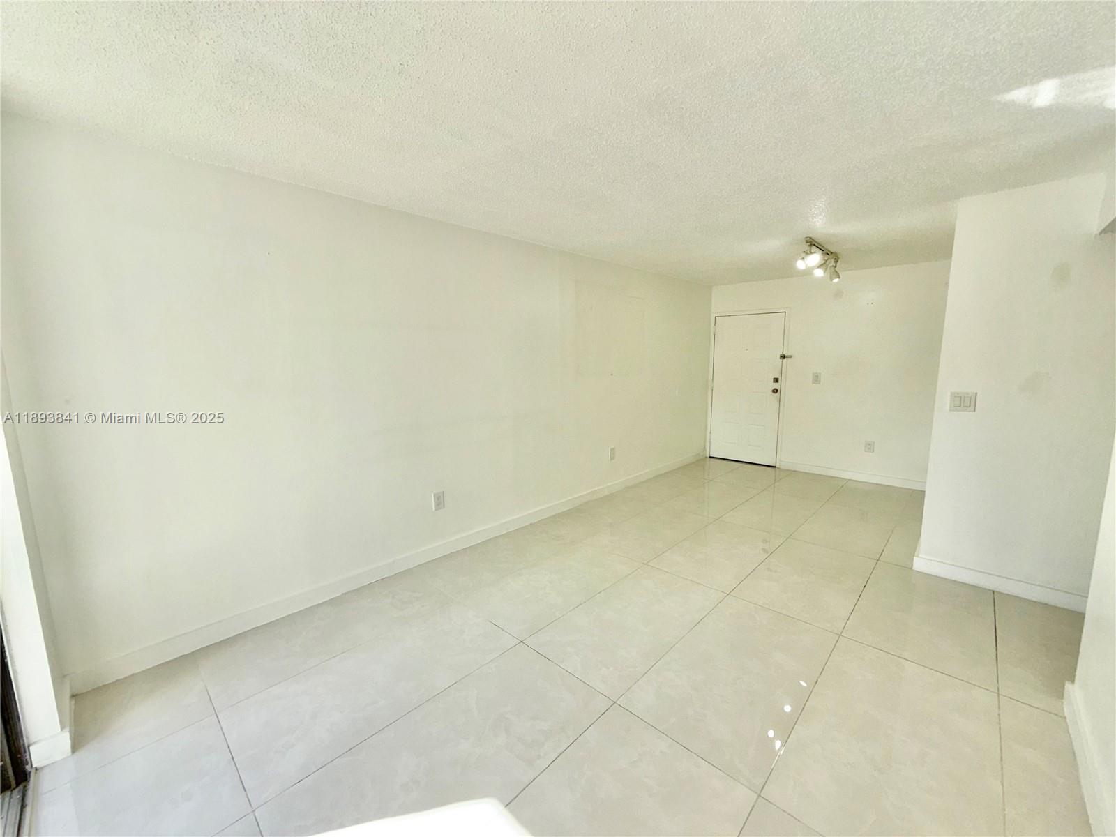 FONTAINEBLEAU GARDENS CON - Residential Lease