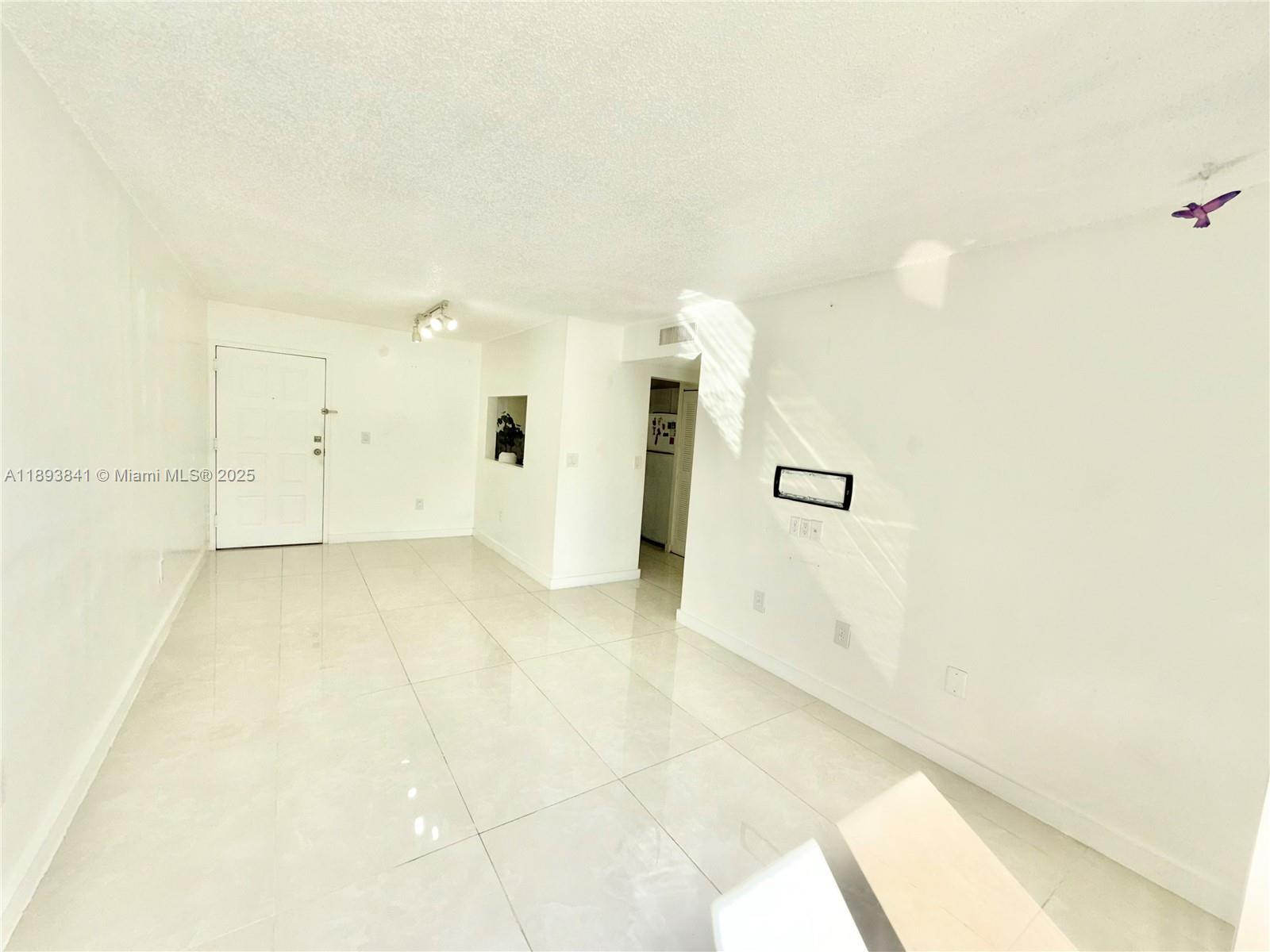 FONTAINEBLEAU GARDENS CON - Residential Lease
