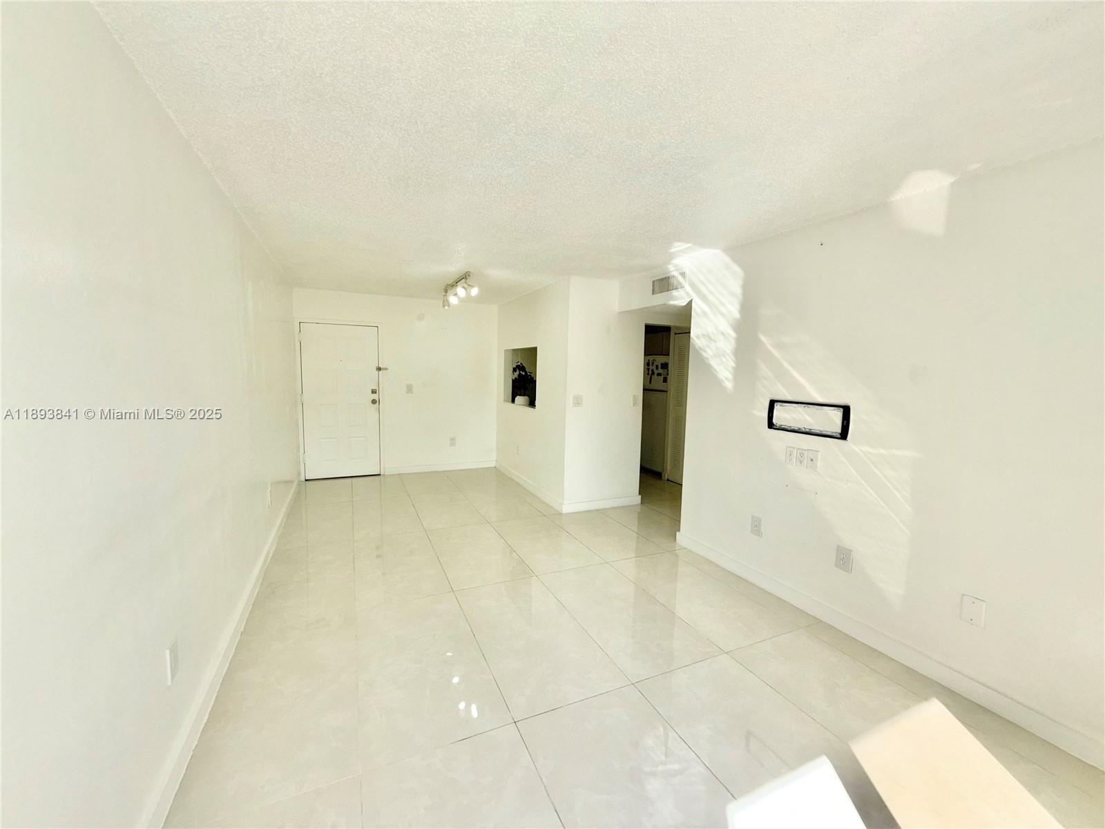 FONTAINEBLEAU GARDENS CON - Residential Lease