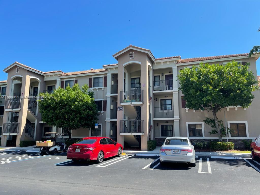 THE COURTS AT BAYSHORE II - Residential Lease