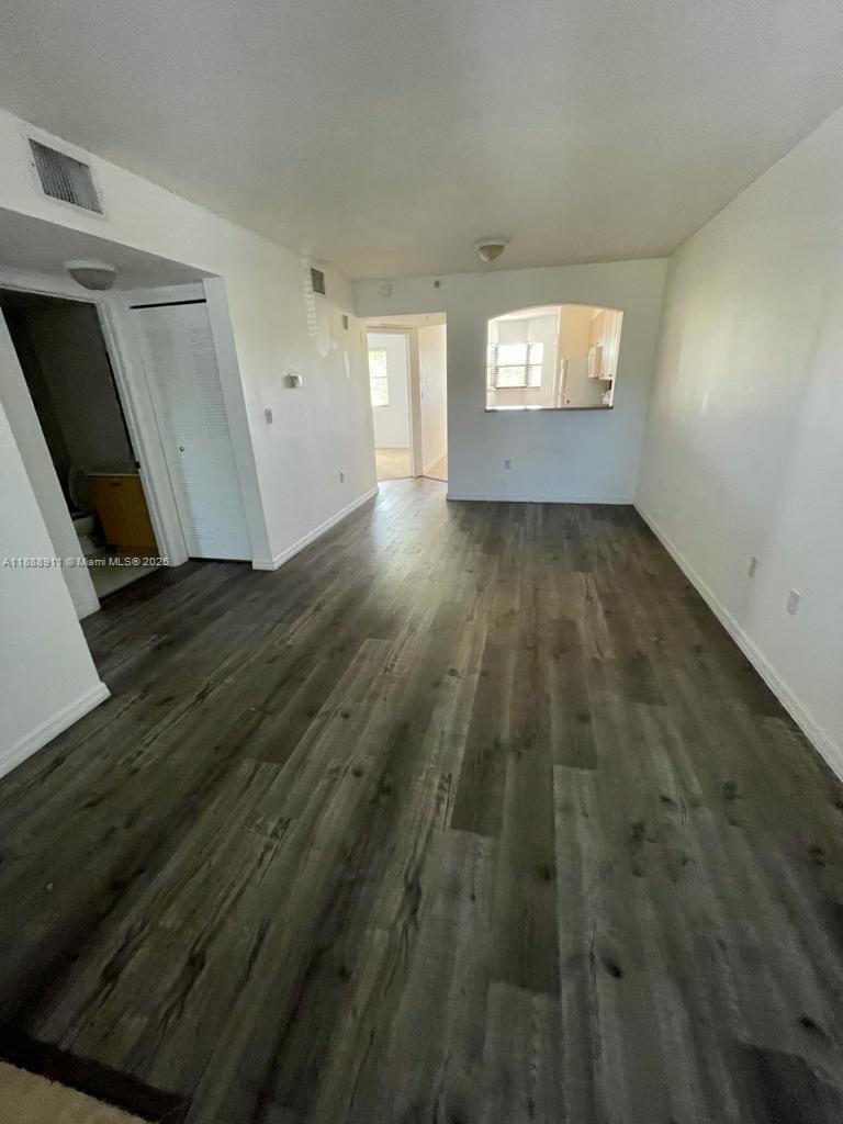 THE COURTS AT BAYSHORE II - Residential Lease