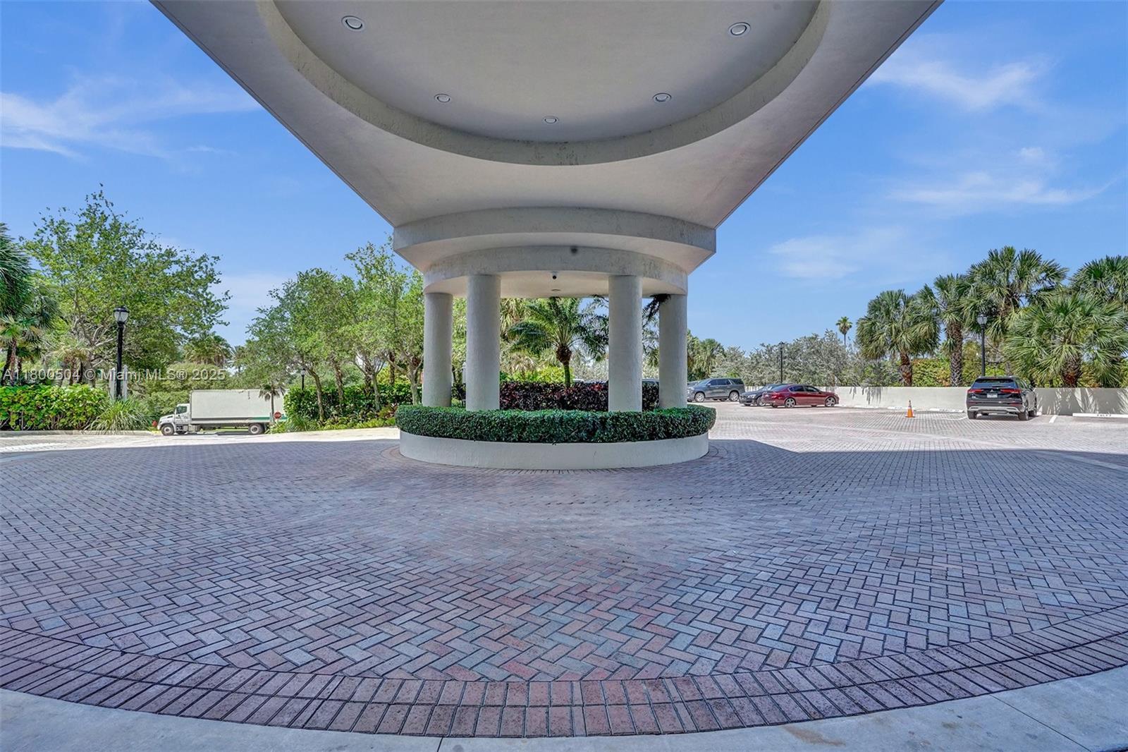RENAISSANCE ON THE OCEAN - Residential