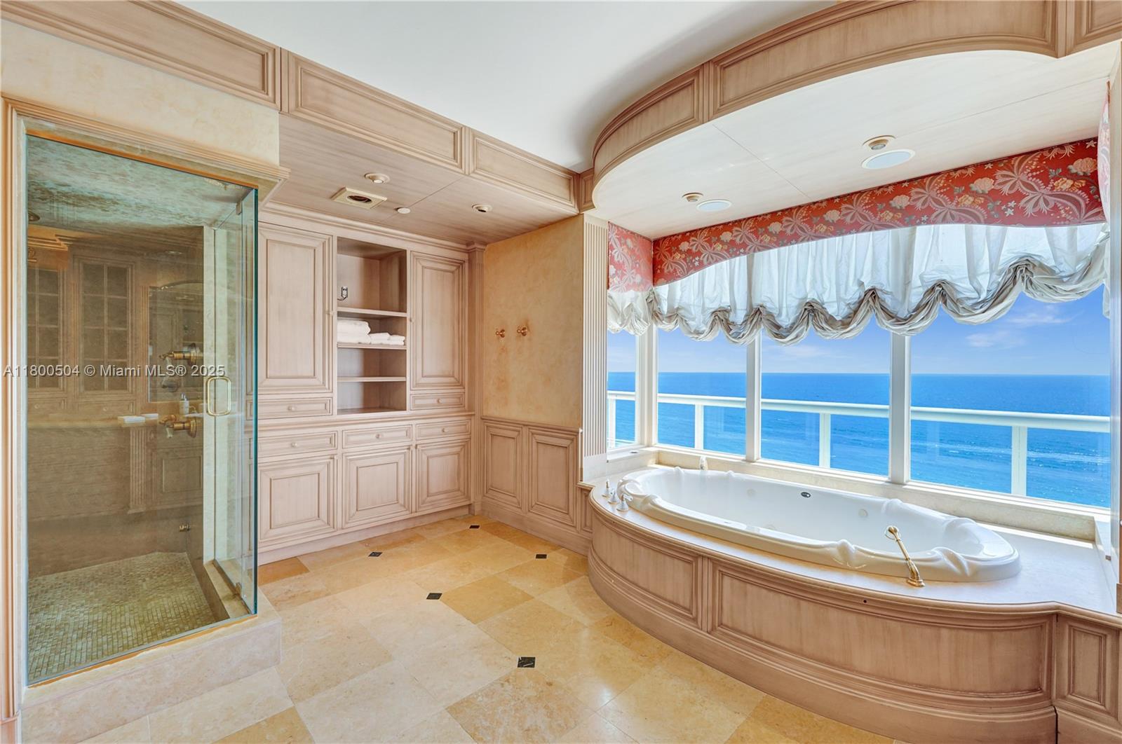 RENAISSANCE ON THE OCEAN - Residential