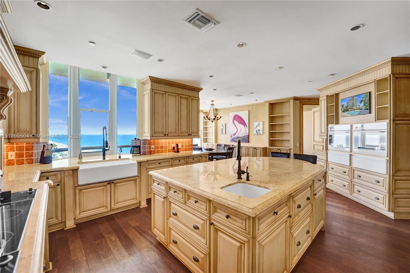RENAISSANCE ON THE OCEAN - Residential