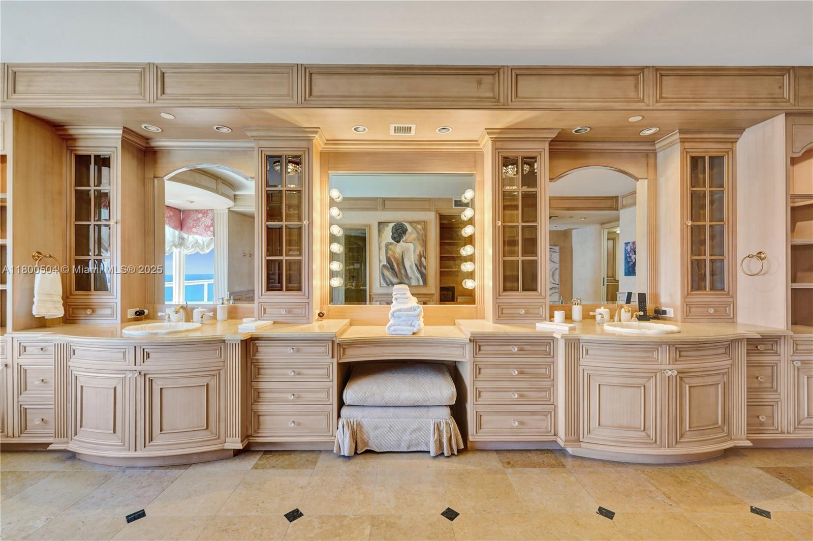 RENAISSANCE ON THE OCEAN - Residential
