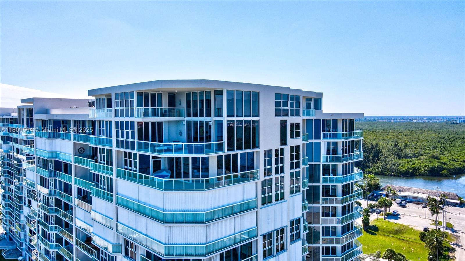 RENAISSANCE ON THE OCEAN - Residential