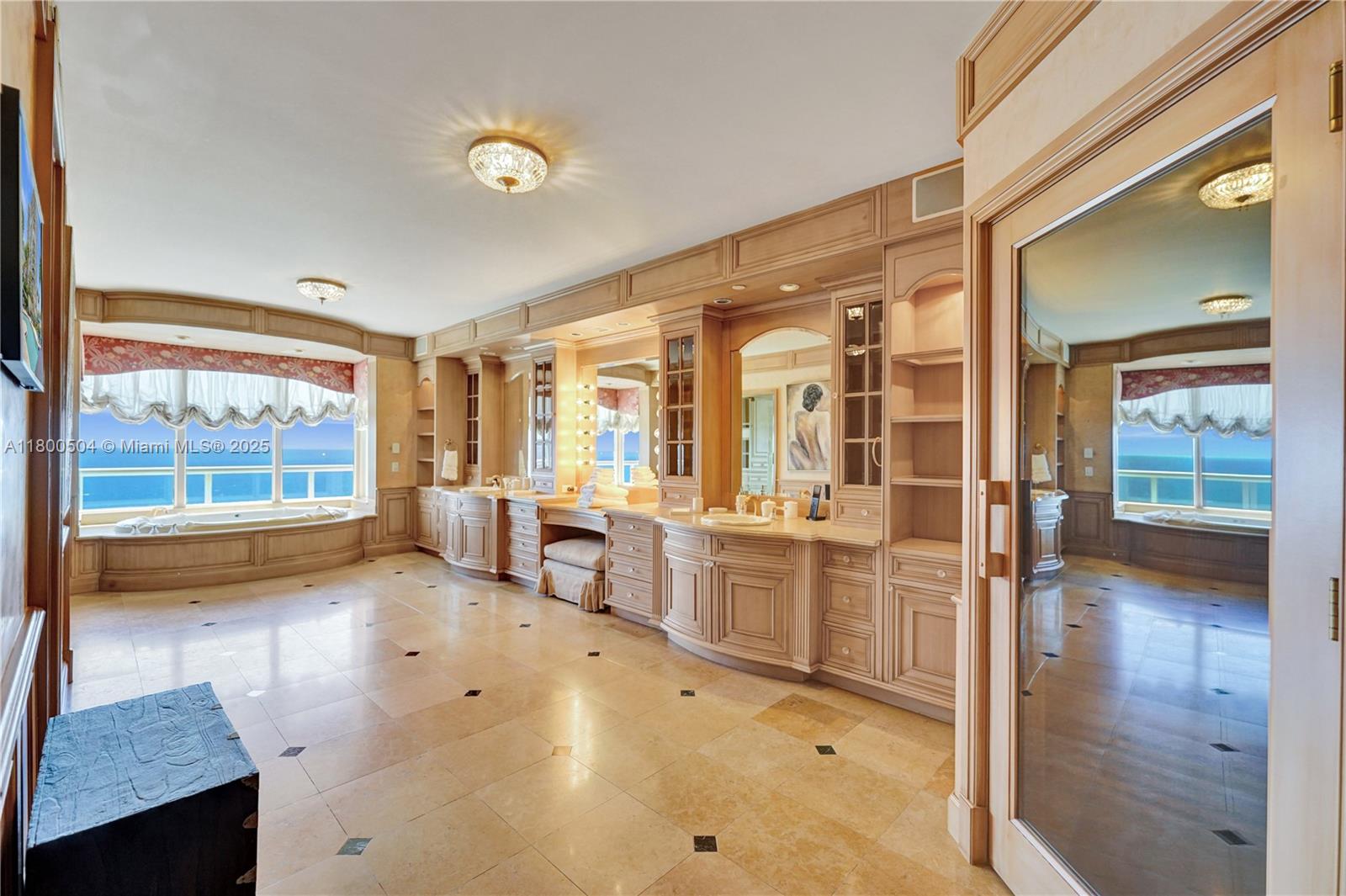 RENAISSANCE ON THE OCEAN - Residential