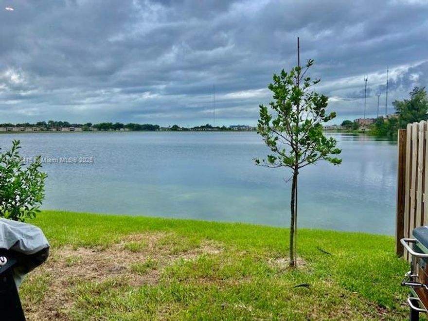 Lakefront townhouse with garage in gated community. Carpeted floors upstairs and tile flloor downstairs. Bedrooms on 2nd level. Open and modern kitchen overlooking the lake at Paseos Via Ventura. Nice backyard to enjoy outdoors bbqs. Walking distance from the clubhouse, swimming pool, playground & gym. Great location with easy access to I-95 and just 10 min from Aventura. Rented until November 2026.