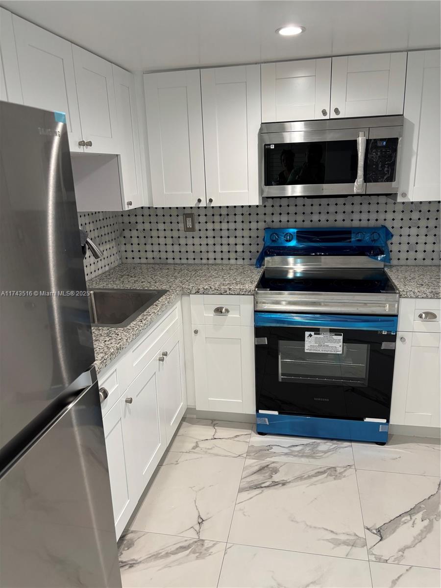 Rental Property at 11790 Sw 18th St 316-3, Miami, Broward County, Florida - Bedrooms: 2 
Bathrooms: 2  - $2,550 MO.