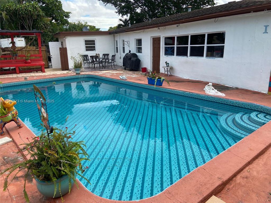 Photo of 436 E Evanston Cir #2, Fort Lauderdale, FL 33312 (MLS # A11915473)